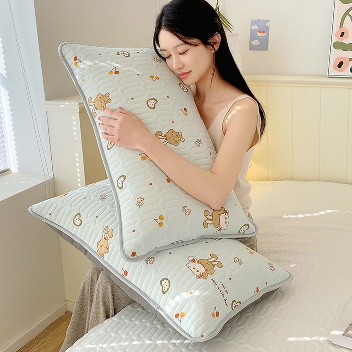 91家纺网 家纺一手货源 找家纺 雨彤家纺 2025年新款A类凉感丝乳胶单人枕套 樱桃小兔