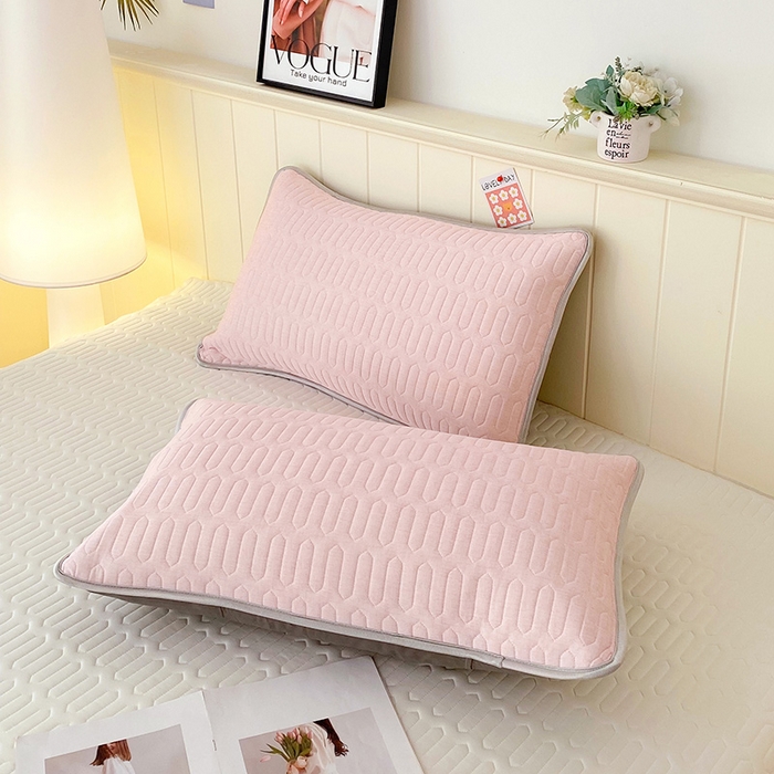 91家纺网 家纺一手货源 找家纺 雨彤家纺 2025年新款A类凉感丝乳胶单人枕套 肌理纹-粉