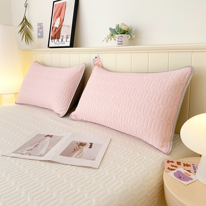 91家纺网 家纺一手货源 找家纺 雨彤家纺 2025年新款A类凉感丝乳胶单人枕套 肌理纹-粉