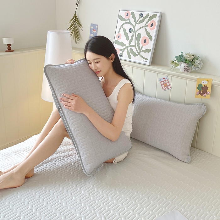 91家纺网 家纺一手货源 找家纺 雨彤家纺 2025年新款A类凉感丝乳胶单人枕套 肌理纹-灰