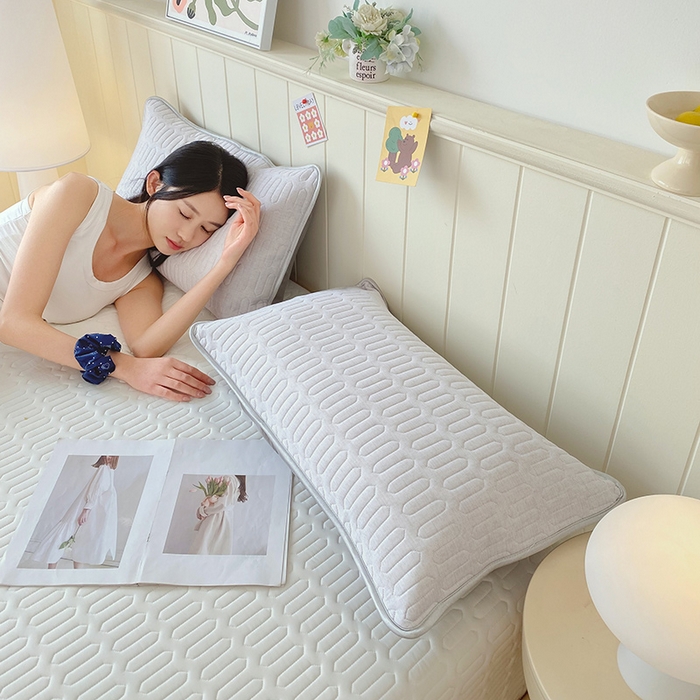 91家纺网 家纺一手货源 找家纺 雨彤家纺 2025年新款A类凉感丝乳胶单人枕套 肌理纹-灰