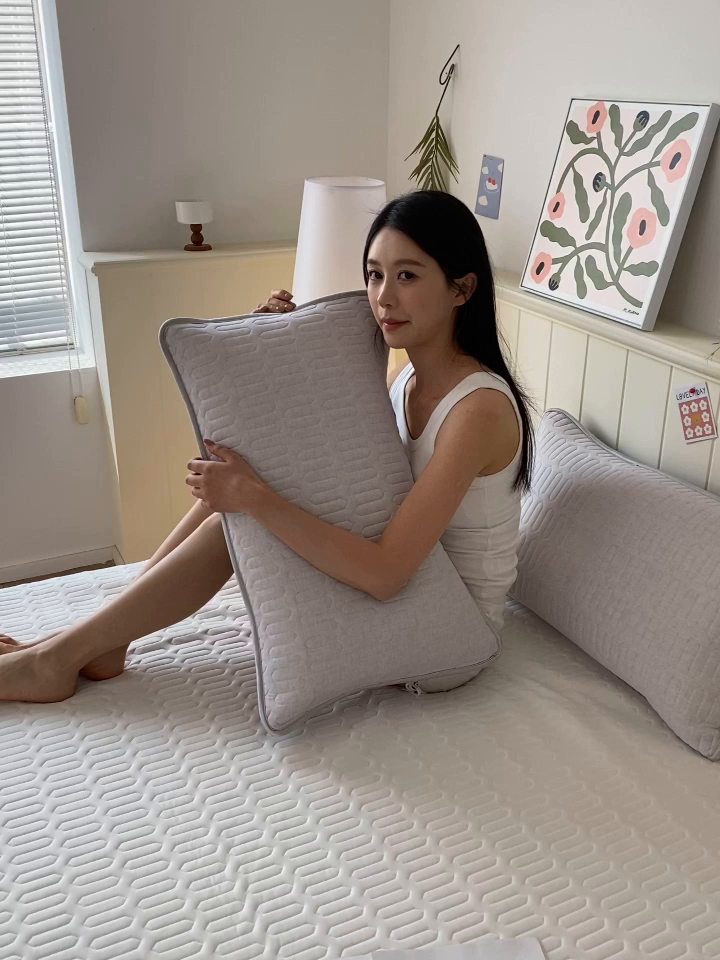 91家纺网 家纺一手货源 找家纺 雨彤家纺 2025年新款A类凉感丝乳胶单人枕套 肌理纹-灰