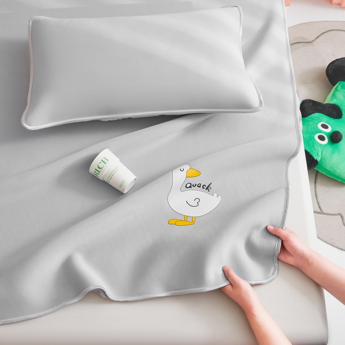 91家纺网 家纺一手货源 找家纺 LIFE.丽芙 2025春夏新款独家研发太空层凉感冰丝枕头套素色包边款 浅灰