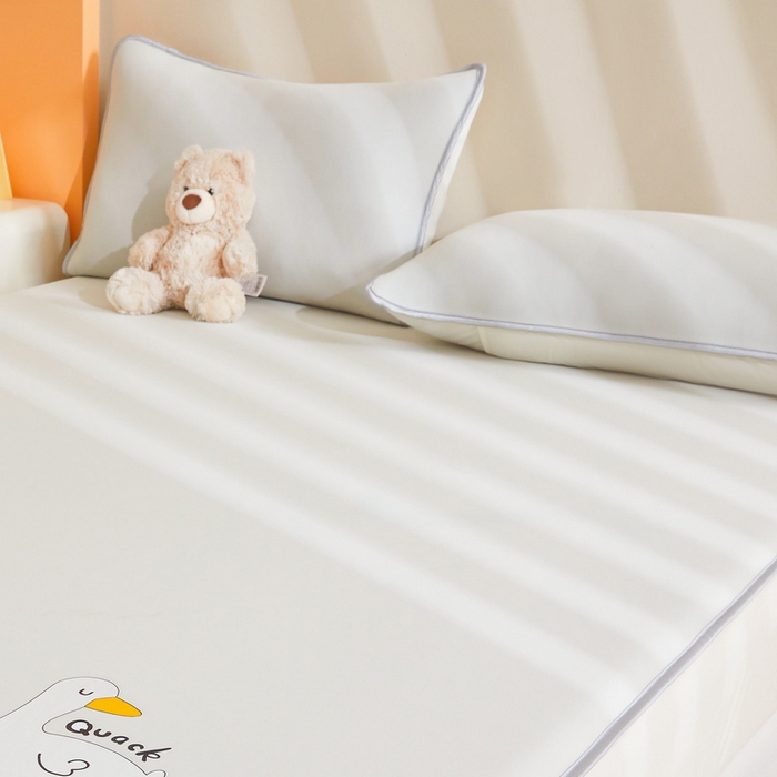 91家纺网 家纺一手货源 找家纺 LIFE.丽芙 2025春夏新款独家研发太空层凉感冰丝枕头套素色包边款 奶昔黄