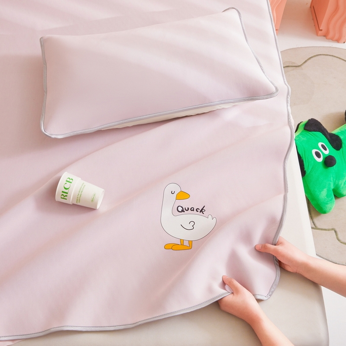 91家纺网 家纺一手货源 找家纺 LIFE.丽芙 2025春夏新款独家研发太空层凉感冰丝枕头套素色包边款 樱花粉