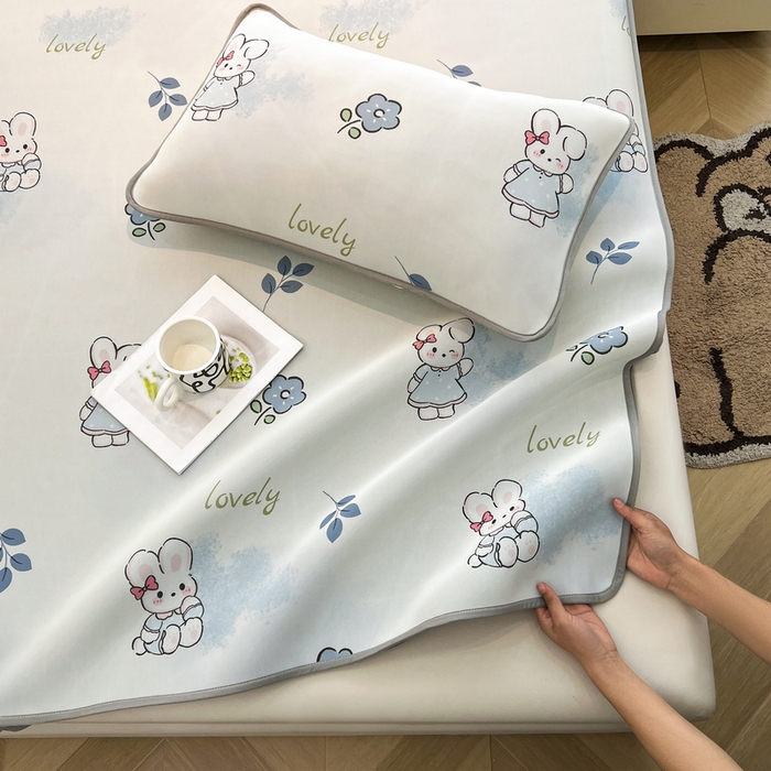 91家纺网 家纺一手货源 找家纺 LIFE.丽芙 2025春夏新款独家研发太空层凉感冰丝枕头套印花包边款 安妮兔