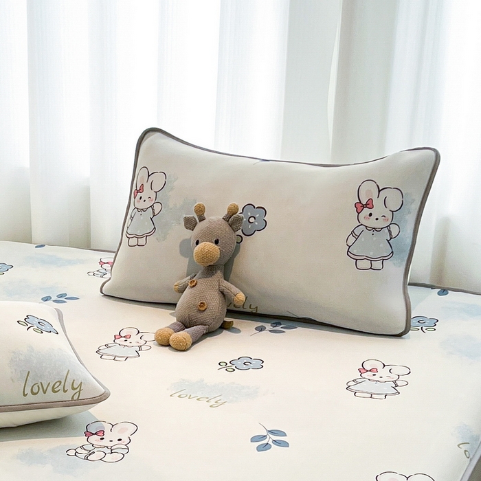 91家纺网 家纺一手货源 找家纺 LIFE.丽芙 2025春夏新款独家研发太空层凉感冰丝枕头套印花包边款 安妮兔