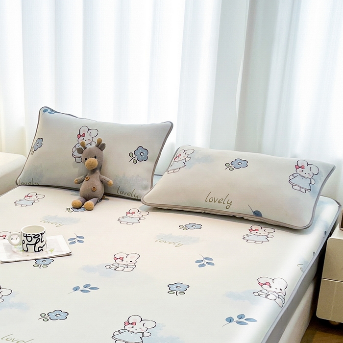 91家纺网 家纺一手货源 找家纺 LIFE.丽芙 2025春夏新款独家研发太空层凉感冰丝枕头套印花包边款 安妮兔