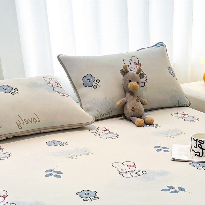 91家纺网 家纺一手货源 找家纺 LIFE.丽芙 2025春夏新款独家研发太空层凉感冰丝枕头套印花包边款 安妮兔