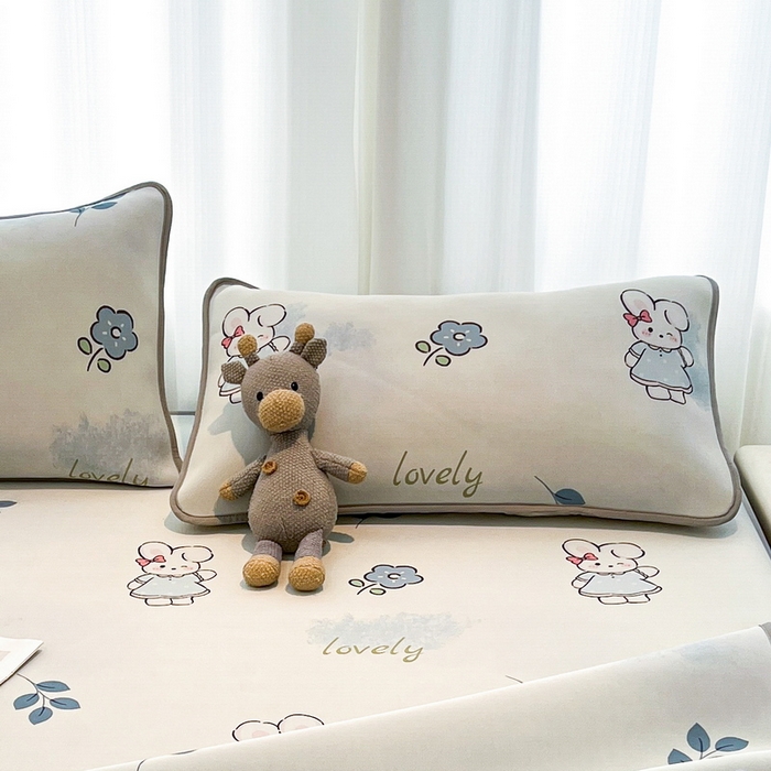 91家纺网 家纺一手货源 找家纺 LIFE.丽芙 2025春夏新款独家研发太空层凉感冰丝枕头套印花包边款 安妮兔