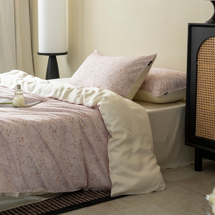 91家纺网 家纺一手货源 找家纺 禾时 2025新款60S兰精天丝数码印花四件套进口莱赛尔床品四件套-慕沙 慕沙-粉