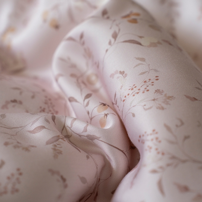 91家纺网 家纺一手货源 找家纺 禾时 2025新款60S兰精天丝数码印花四件套进口莱赛尔床品四件套-慕沙 慕沙-粉