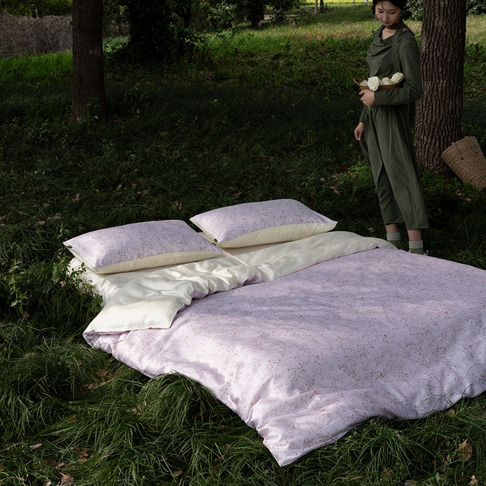 91家纺网 家纺一手货源 找家纺 禾时 2025新款60S兰精天丝数码印花四件套进口莱赛尔床品四件套-慕沙 慕沙-粉