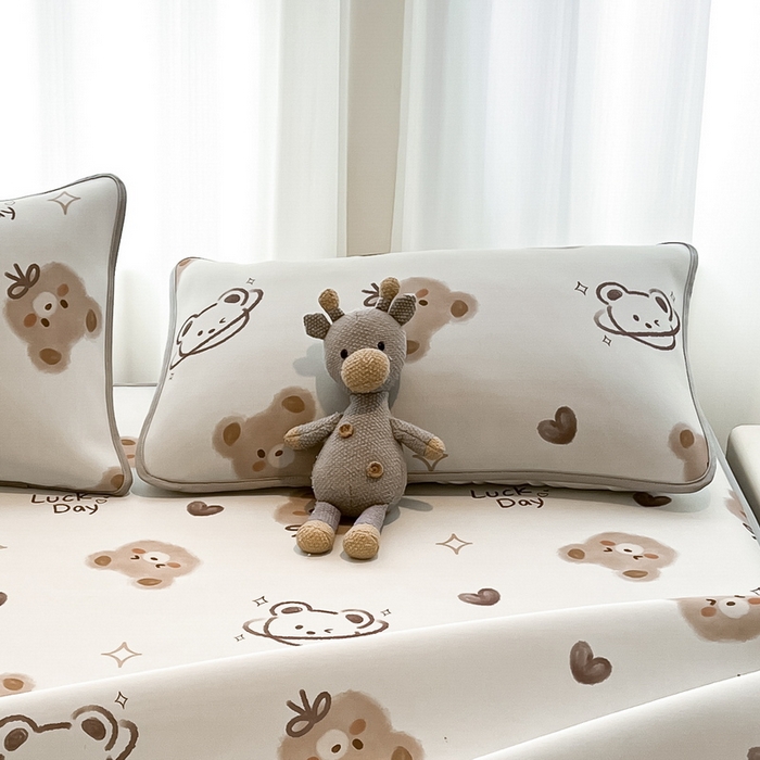 91家纺网 家纺一手货源 找家纺 LIFE.丽芙 2025春夏新款独家研发太空层凉感冰丝枕头套印花包边款 黄油小熊