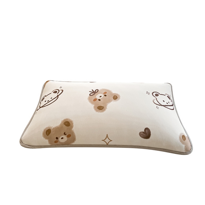 91家纺网 家纺一手货源 找家纺 LIFE.丽芙 2025春夏新款独家研发太空层凉感冰丝枕头套印花包边款 黄油小熊