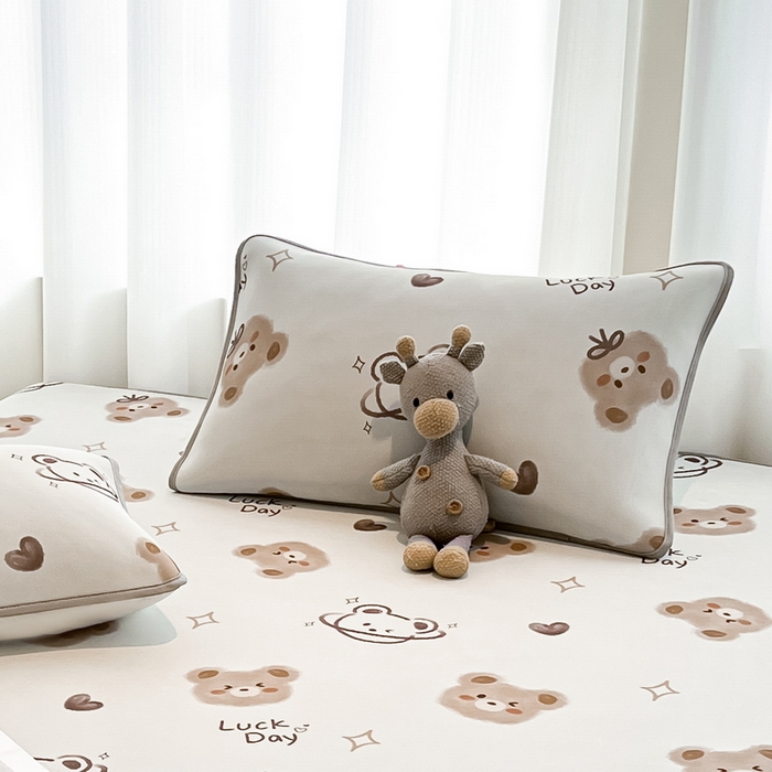 91家纺网 家纺一手货源 找家纺 LIFE.丽芙 2025春夏新款独家研发太空层凉感冰丝枕头套印花包边款 黄油小熊