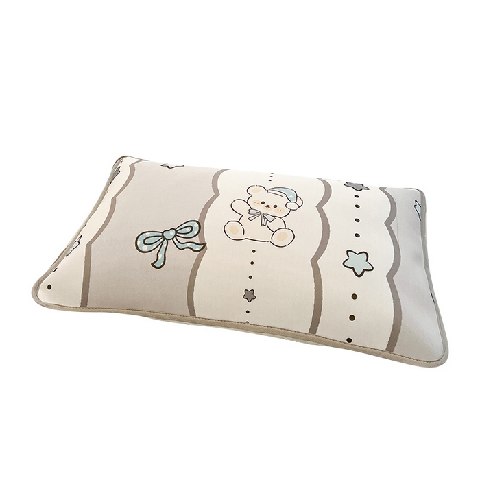 91家纺网 家纺一手货源 找家纺 LIFE.丽芙 2025春夏新款独家研发太空层凉感冰丝枕头套印花包边款 甜梦小熊