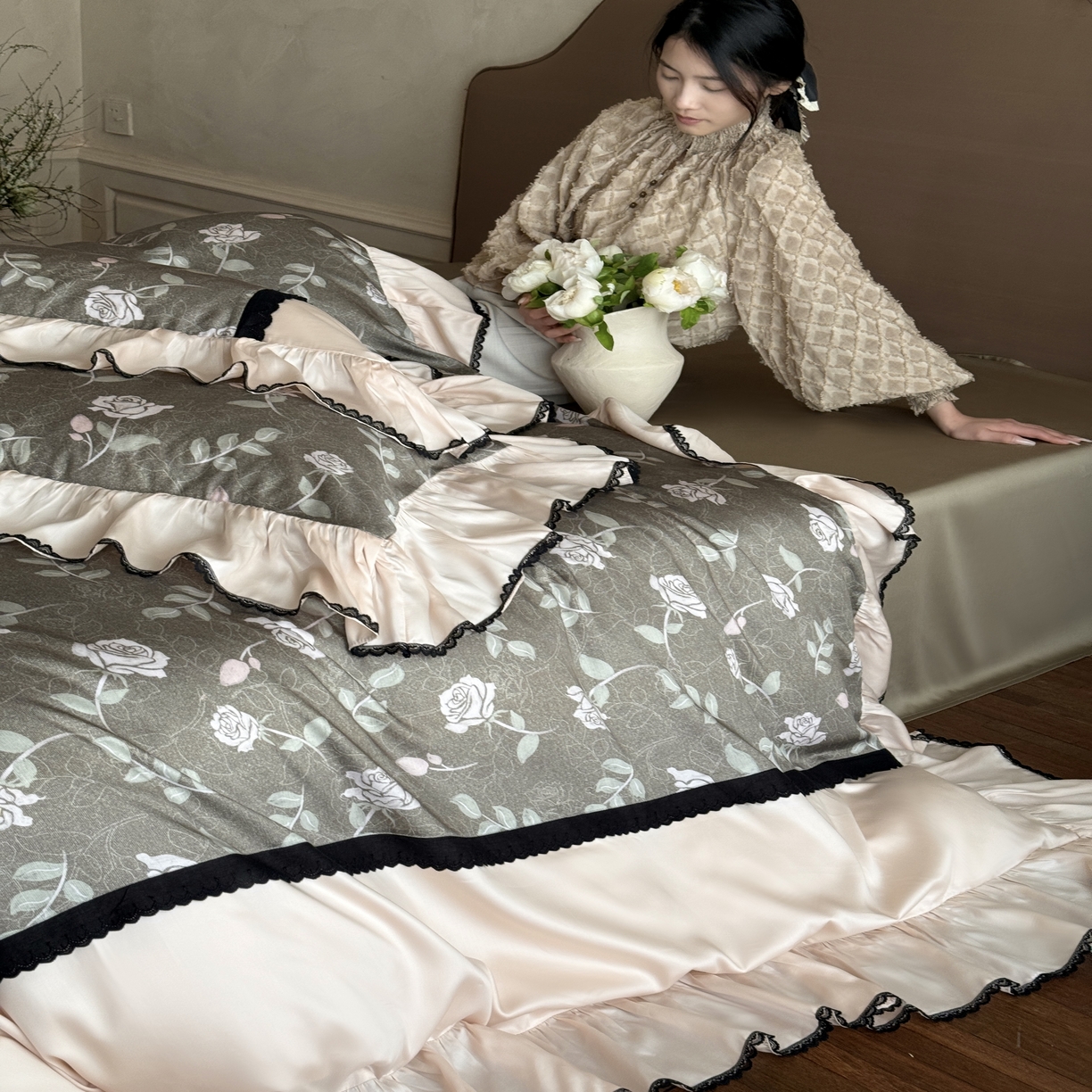 91家纺网 家纺一手货源 找家纺 佳汐蓝家纺 2025春夏新款60s兰精天丝数码印花荷叶花边四件套-芙蕾雅 芙蕾雅-绿色