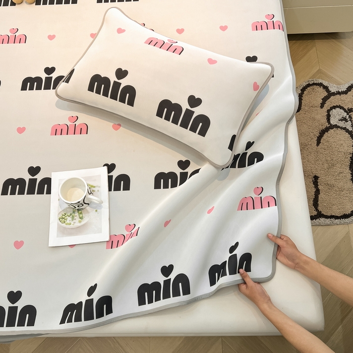 91家纺网 家纺一手货源 找家纺 LIFE.丽芙 2025春夏新款独家研发太空层凉感冰丝枕头套印花包边款 甜心粉