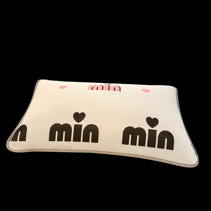 91家纺网 家纺一手货源 找家纺 LIFE.丽芙 2025春夏新款独家研发太空层凉感冰丝枕头套印花包边款 甜心粉