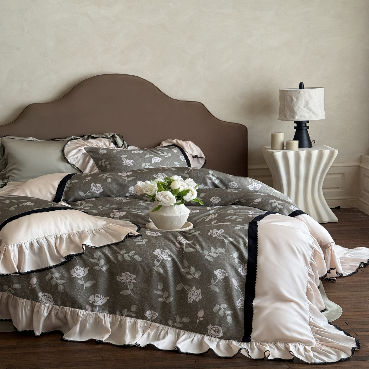 91家纺网 家纺一手货源 找家纺 佳汐蓝家纺 2025春夏新款60s兰精天丝数码印花荷叶花边四件套-芙蕾雅 芙蕾雅-绿色