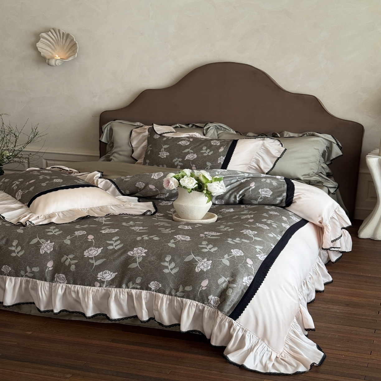 91家纺网 家纺一手货源 找家纺 佳汐蓝家纺 2025春夏新款60s兰精天丝数码印花荷叶花边四件套-芙蕾雅 芙蕾雅-绿色