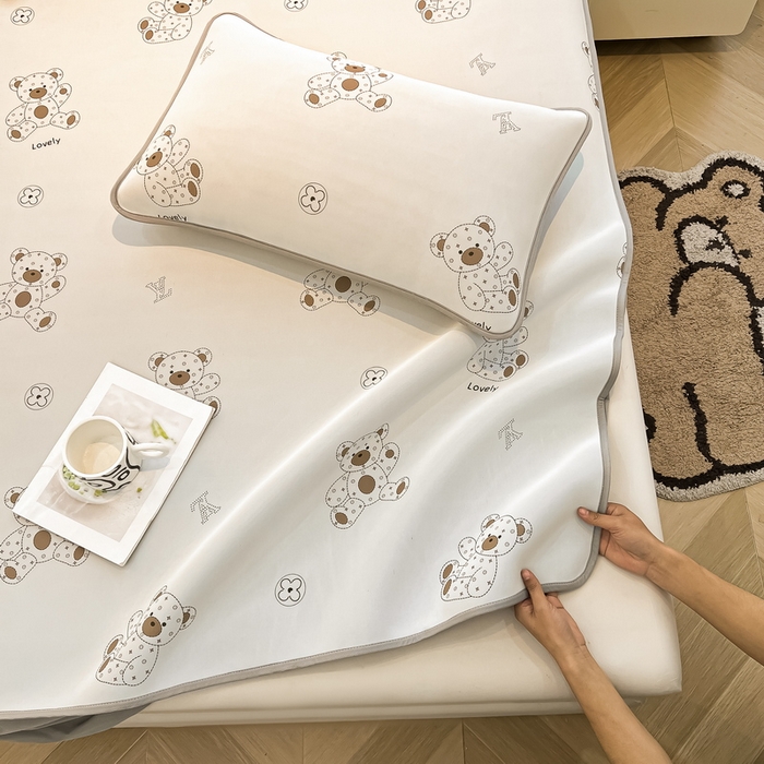 91家纺网 家纺一手货源 找家纺 LIFE.丽芙 2025春夏新款独家研发太空层凉感冰丝枕头套印花包边款 可可熊