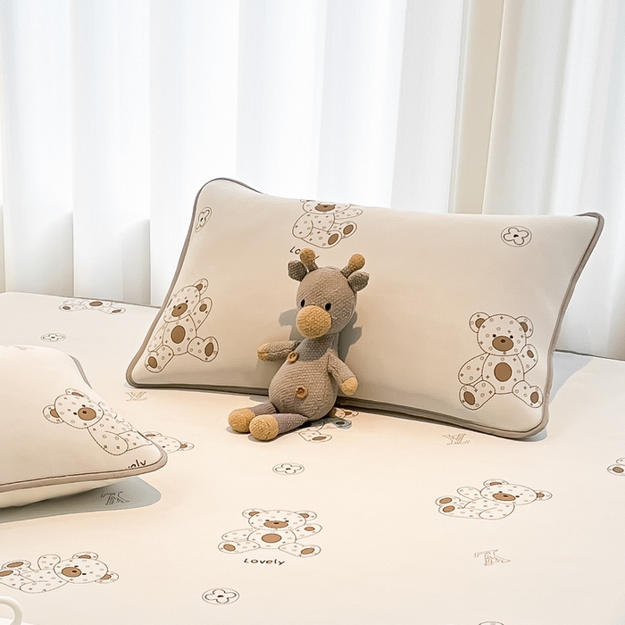 91家纺网 家纺一手货源 找家纺 LIFE.丽芙 2025春夏新款独家研发太空层凉感冰丝枕头套印花包边款 可可熊