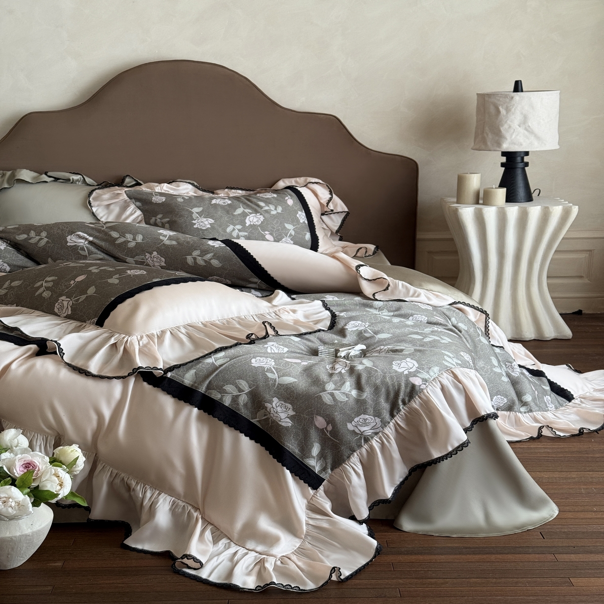 91家纺网 家纺一手货源 找家纺 佳汐蓝家纺 2025春夏新款60s兰精天丝数码印花荷叶花边四件套-芙蕾雅 芙蕾雅-绿色