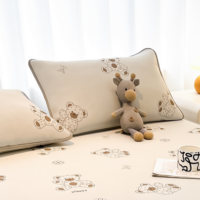 91家纺网 家纺一手货源 找家纺 LIFE.丽芙 2025春夏新款独家研发太空层凉感冰丝枕头套印花包边款 可可熊