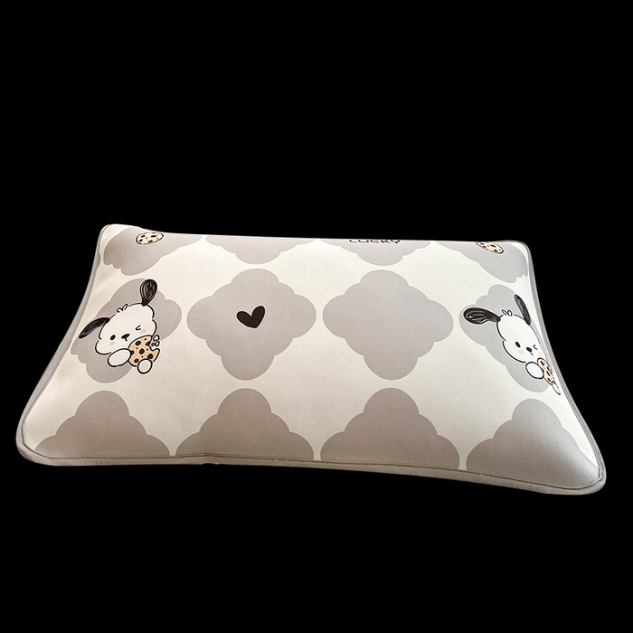 91家纺网 家纺一手货源 找家纺 LIFE.丽芙 2025春夏新款独家研发太空层凉感冰丝枕头套印花包边款 饼干狗