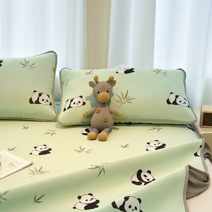 91家纺网 家纺一手货源 找家纺 LIFE.丽芙 2025春夏新款独家研发太空层凉感冰丝枕头套印花包边款 小熊猫