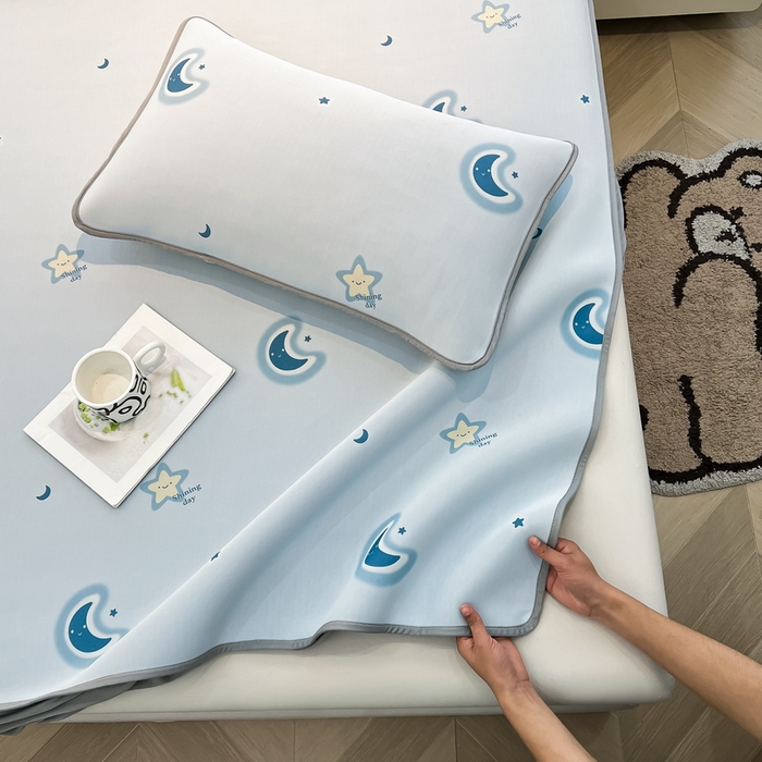 91家纺网 家纺一手货源 找家纺 LIFE.丽芙 2025春夏新款独家研发太空层凉感冰丝枕头套印花包边款 星辰