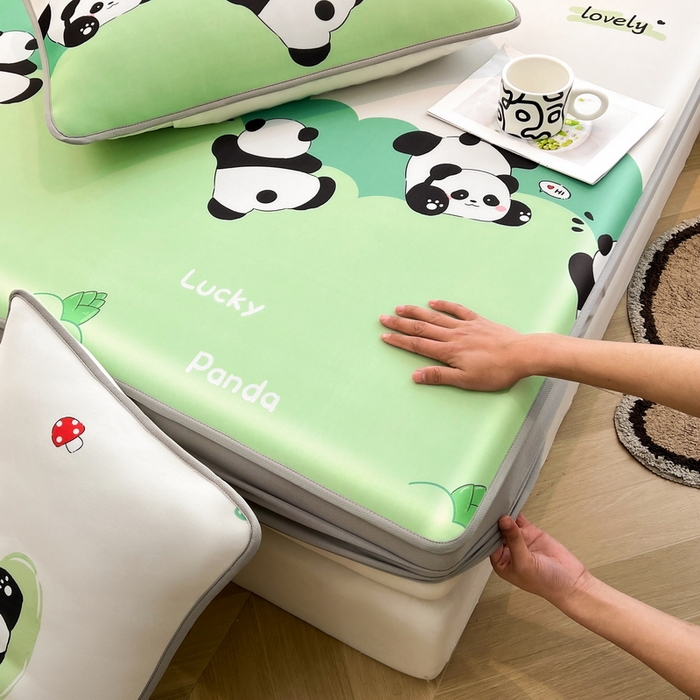 91家纺网 家纺一手货源 找家纺 LIFE.丽芙 2025春夏新款独家研发太空层凉感冰丝枕头套印花包边款 幸运熊猫