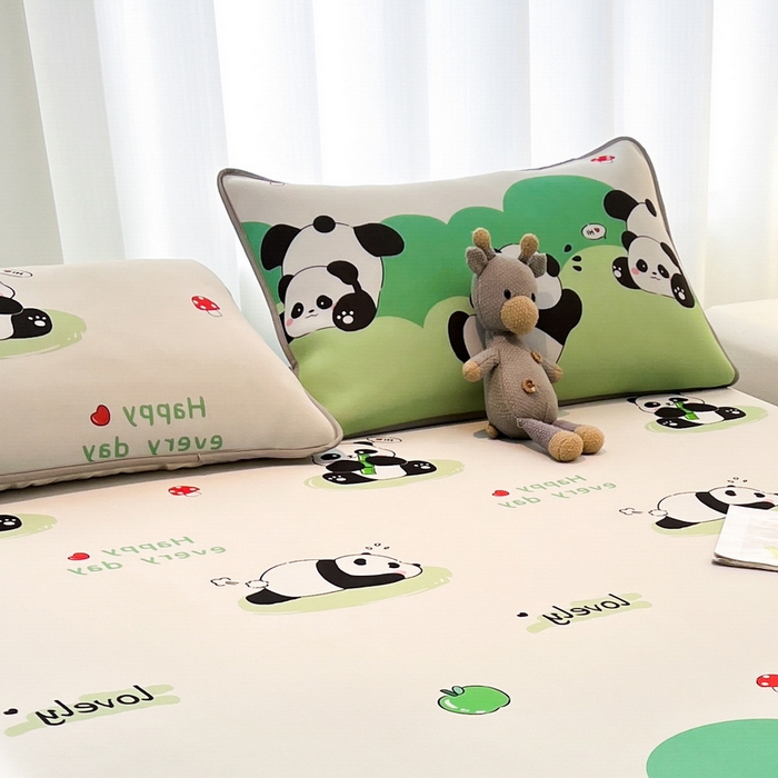 91家纺网 家纺一手货源 找家纺 LIFE.丽芙 2025春夏新款独家研发太空层凉感冰丝枕头套印花包边款 幸运熊猫