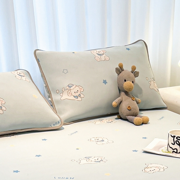 91家纺网 家纺一手货源 找家纺 LIFE.丽芙 2025春夏新款独家研发太空层凉感冰丝枕头套印花包边款 小奶狗