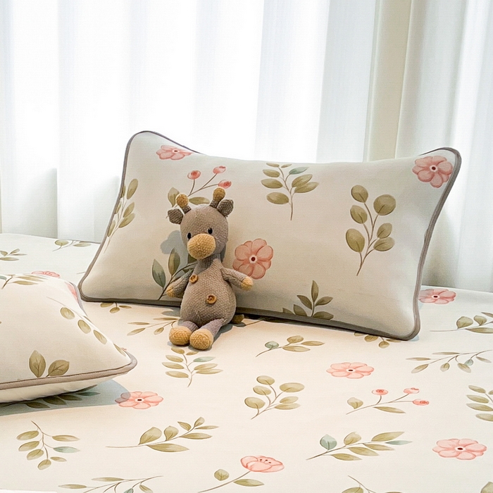 91家纺网 家纺一手货源 找家纺 LIFE.丽芙 2025春夏新款独家研发太空层凉感冰丝枕头套印花包边款 莫妮卡