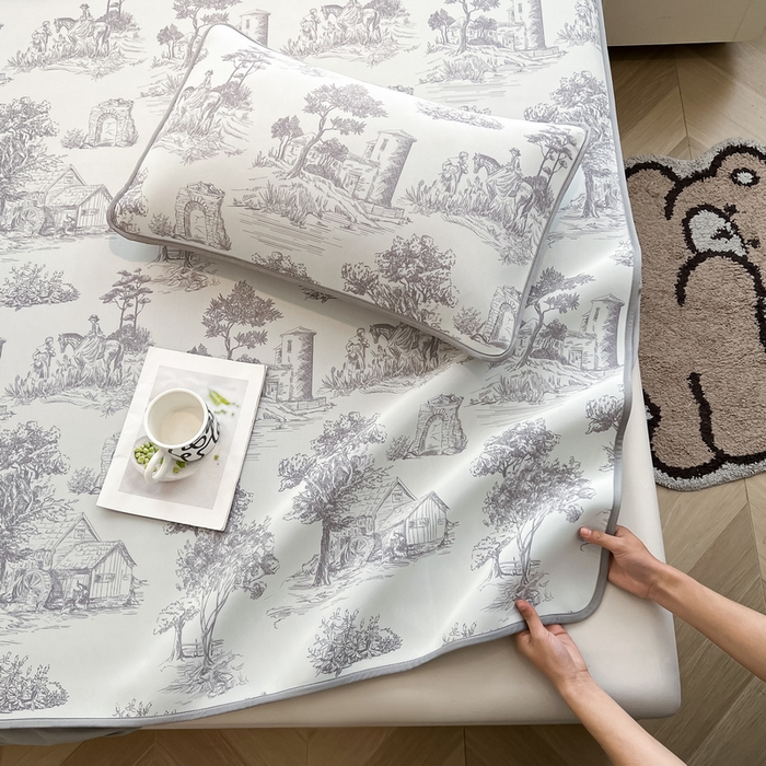 91家纺网 家纺一手货源 找家纺 LIFE.丽芙 2025春夏新款独家研发太空层凉感冰丝枕头套印花包边款 秘密庄园