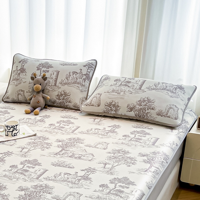 91家纺网 家纺一手货源 找家纺 LIFE.丽芙 2025春夏新款独家研发太空层凉感冰丝枕头套印花包边款 秘密庄园