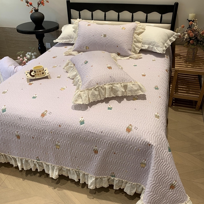 91家纺网 家纺一手货源 找家纺 莱豫家纺 2025春夏新款纯棉全棉花边款床盖三件套 呆呆熊