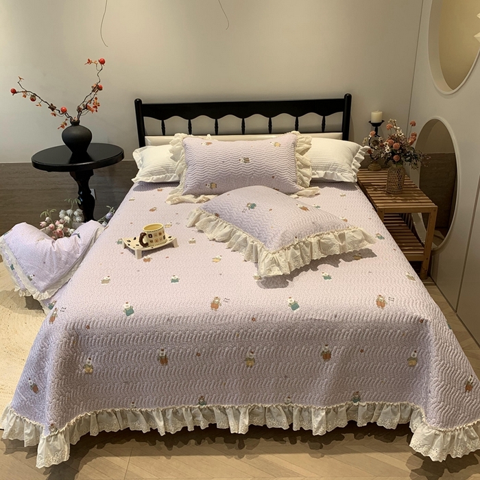 91家纺网 家纺一手货源 找家纺 莱豫家纺 2025春夏新款纯棉全棉花边款床盖三件套 呆呆熊