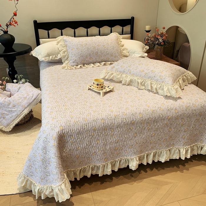 91家纺网 家纺一手货源 找家纺 莱豫家纺 2025春夏新款纯棉全棉花边款床盖三件套 花语紫