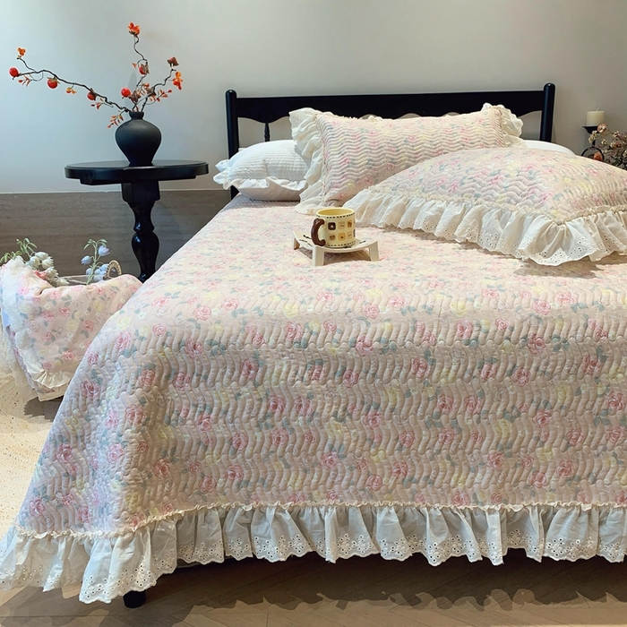 91家纺网 家纺一手货源 找家纺 莱豫家纺 2025春夏新款纯棉全棉花边款床盖三件套 蔷薇