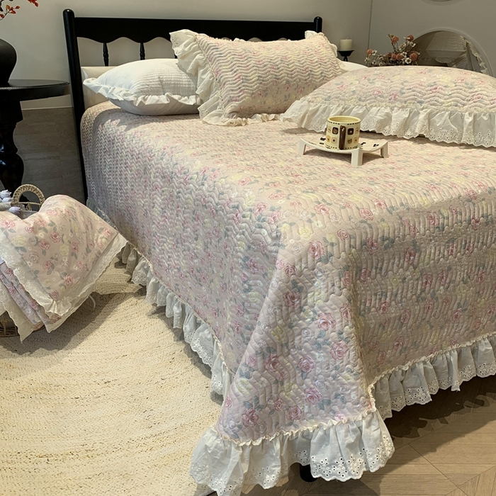 91家纺网 家纺一手货源 找家纺 莱豫家纺 2025春夏新款纯棉全棉花边款床盖三件套 蔷薇