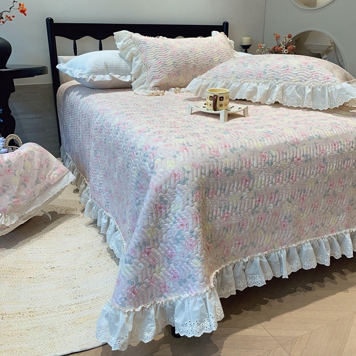 91家纺网 家纺一手货源 找家纺 莱豫家纺 2025春夏新款纯棉全棉花边款床盖三件套 蔷薇