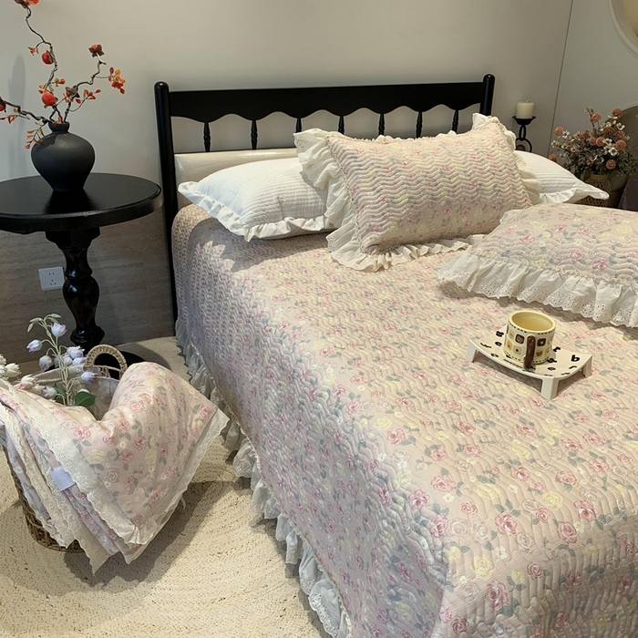 91家纺网 家纺一手货源 找家纺 莱豫家纺 2025春夏新款纯棉全棉花边款床盖三件套 蔷薇