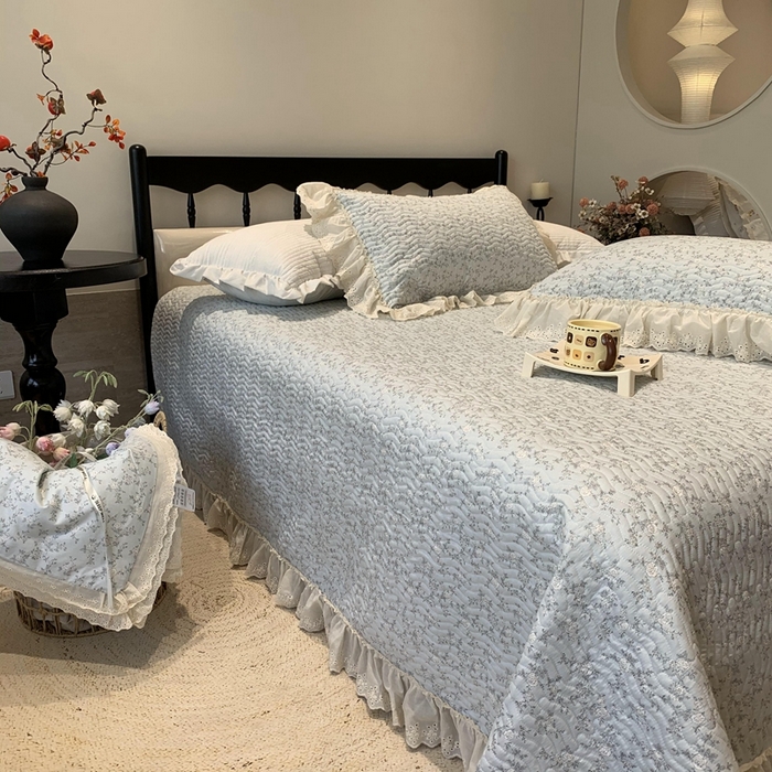 91家纺网 家纺一手货源 找家纺 莱豫家纺 2025春夏新款纯棉全棉花边款床盖三件套 夏蓝