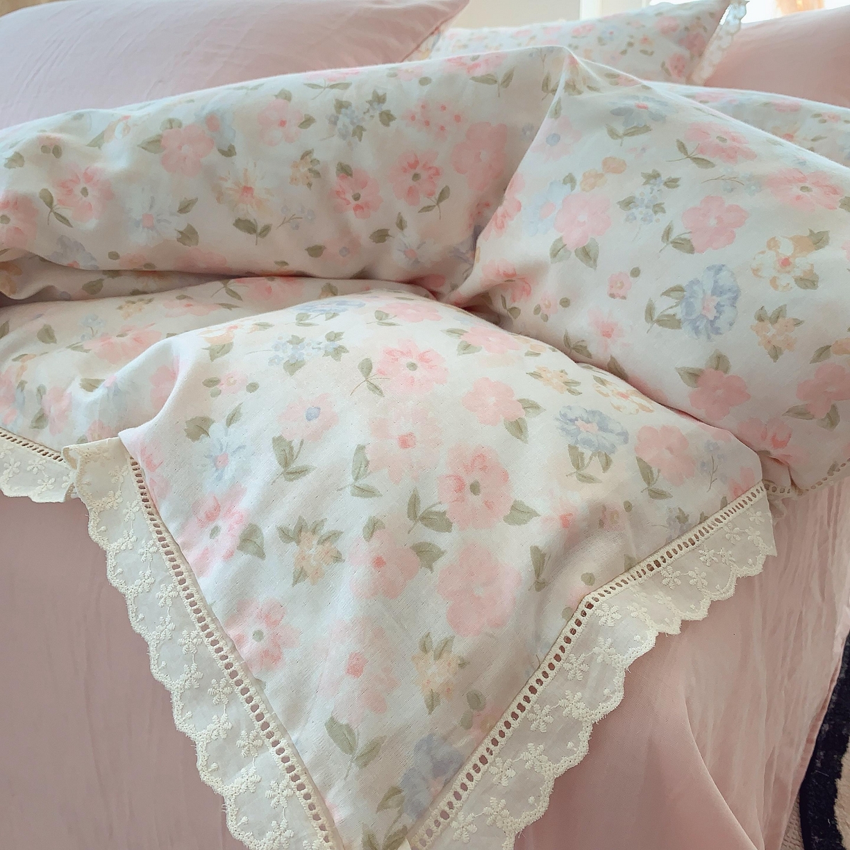 91家纺网 家纺一手货源 找家纺 莱豫家纺 2025春夏新款双层纱花边四件套 阳光花朵