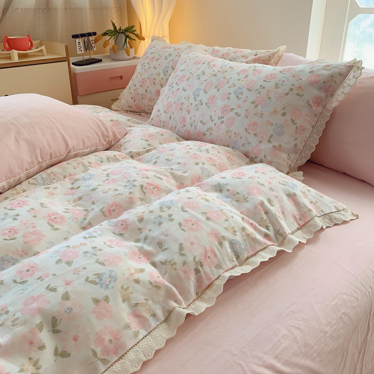 91家纺网 家纺一手货源 找家纺 莱豫家纺 2025春夏新款双层纱花边四件套 阳光花朵