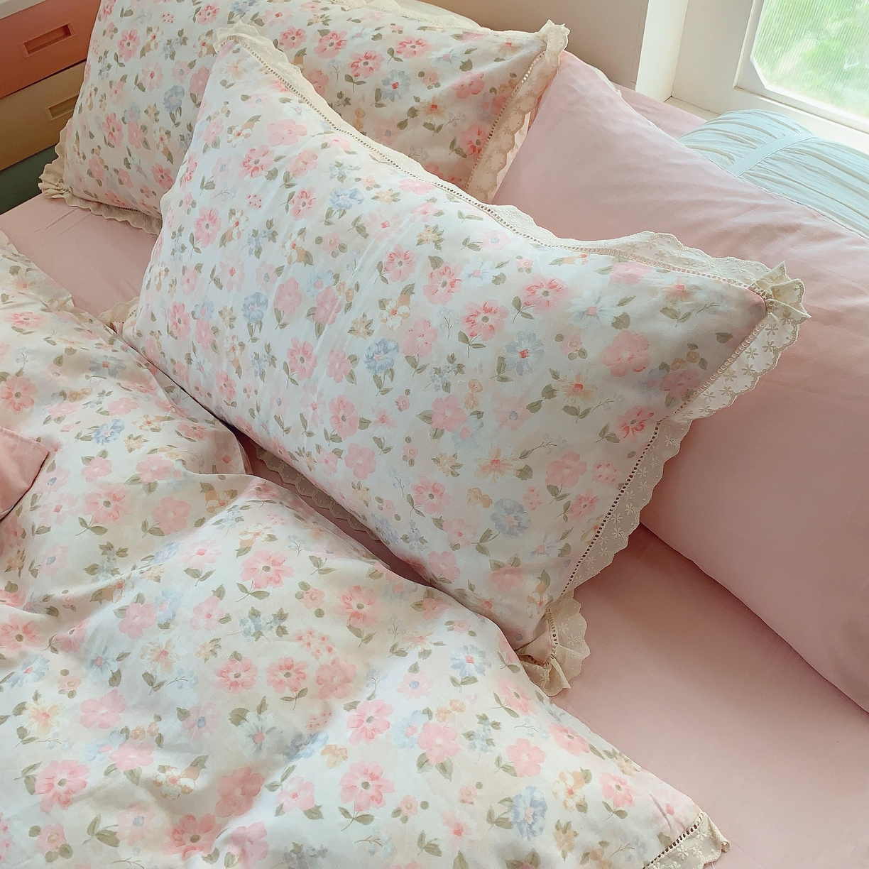 91家纺网 家纺一手货源 找家纺 莱豫家纺 2025春夏新款双层纱花边四件套 阳光花朵